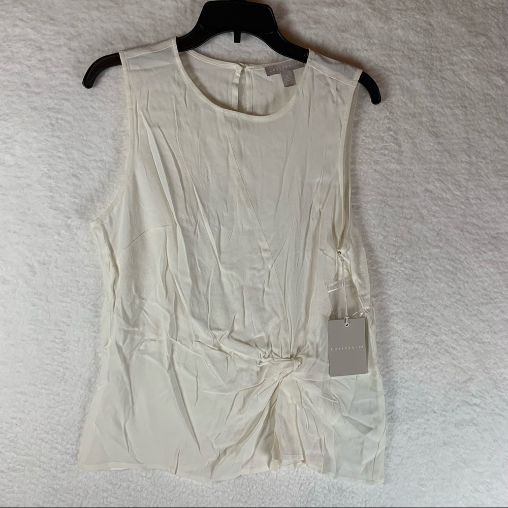 Chelsea 28 Twist Front White Tank Top Shell Crew Neck Medium NWT.
4687